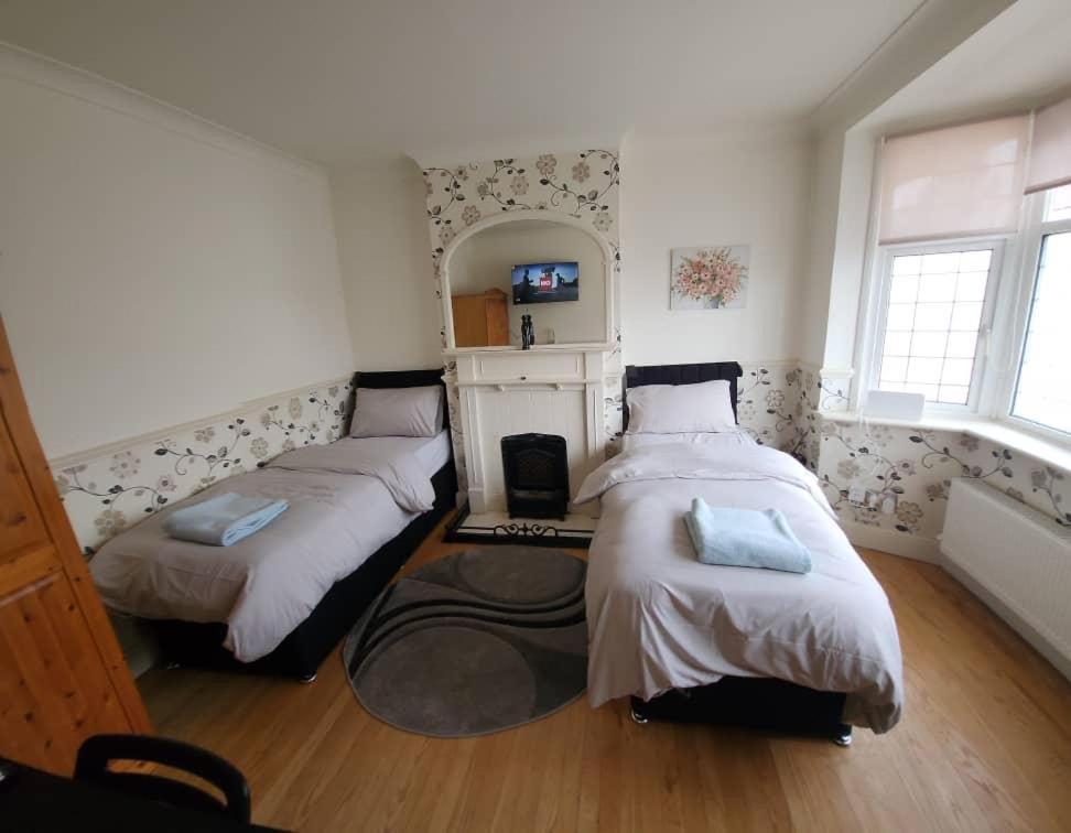 Cosy 4 Bed Home Edmonton Extérieur photo