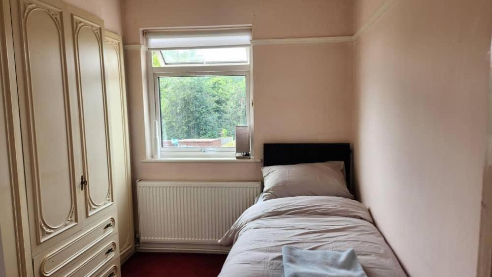 Cosy 4 Bed Home Edmonton Extérieur photo