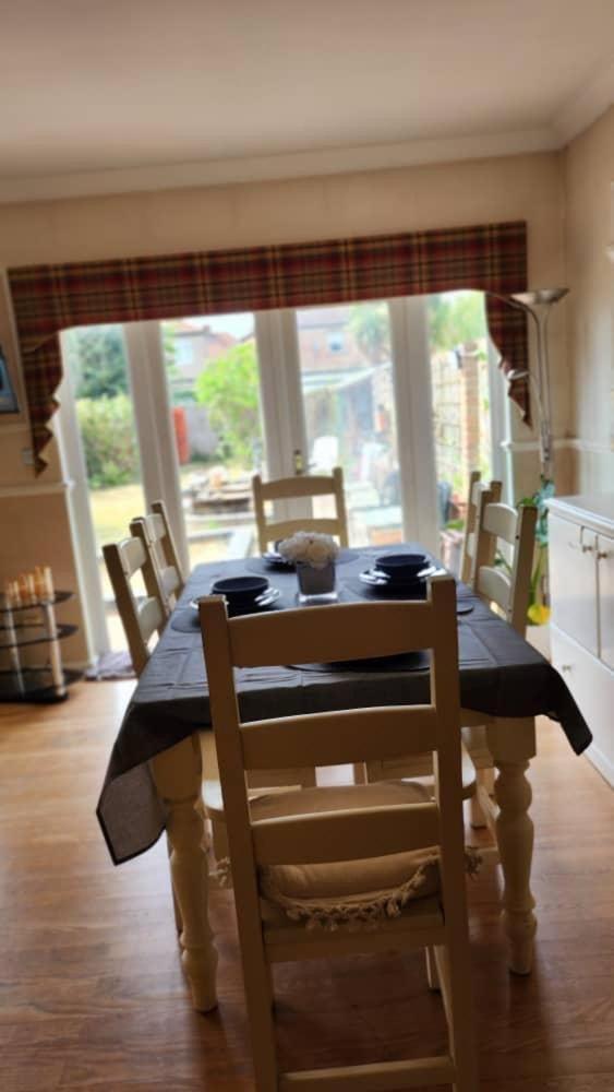 Cosy 4 Bed Home Edmonton Extérieur photo